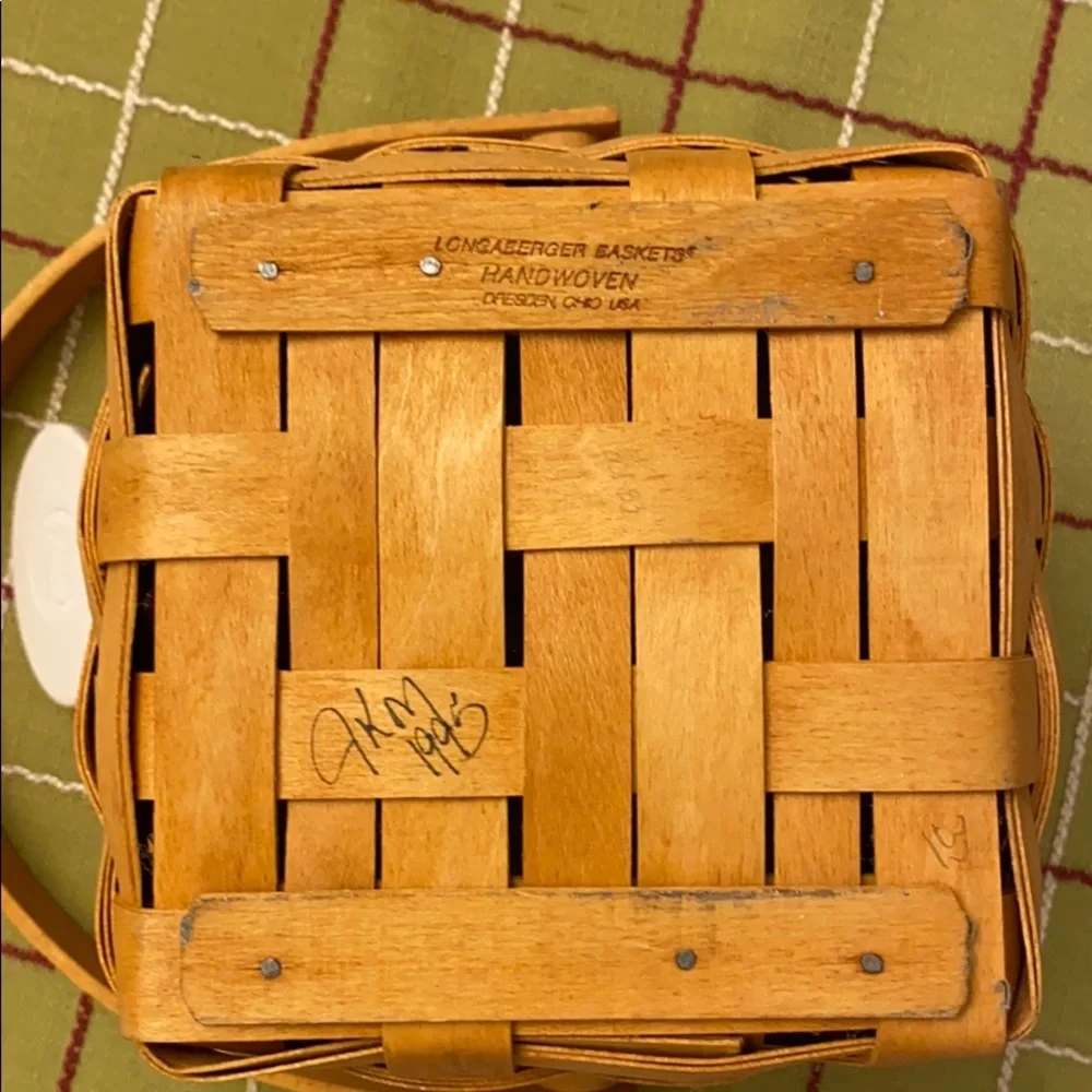 Vintage 1995 Longaberger Brown Handwoven Fruit Basket Swinging Handle & Tie-on